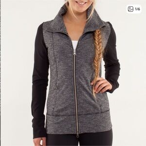 Lululemon Athletica Daily Yoga Jacket in Grey Size 4